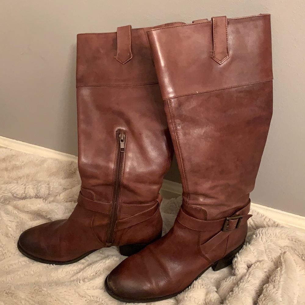 <Arturo Chiang> brown boots.